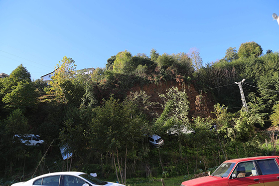 Rize'de Heyelan Araçlar Toprak Altında Kaldı 5