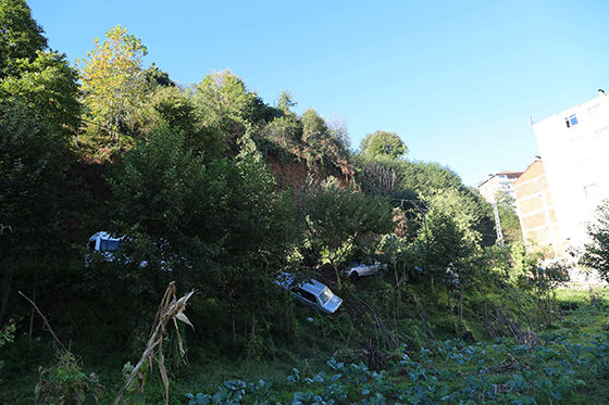 Rize'de Heyelan Araçlar Toprak Altında Kaldı 6