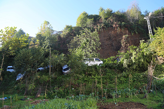 Rize'de Heyelan Araçlar Toprak Altında Kaldı 8