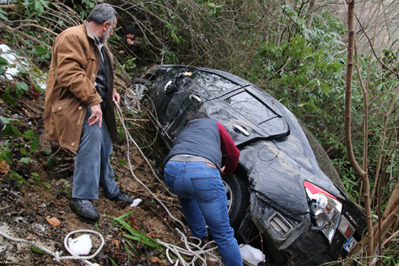 Rize'de otomobil uçuruma yuvarlandı: 5 yaralı 5