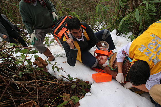 Rize'de otomobil uçuruma yuvarlandı: 5 yaralı 9