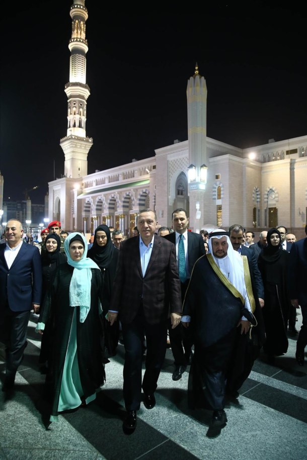 Erdoğan huzurda namaz kıldı 3