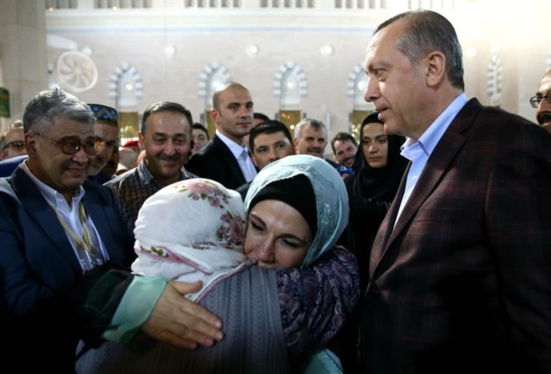 Erdoğan huzurda namaz kıldı 5