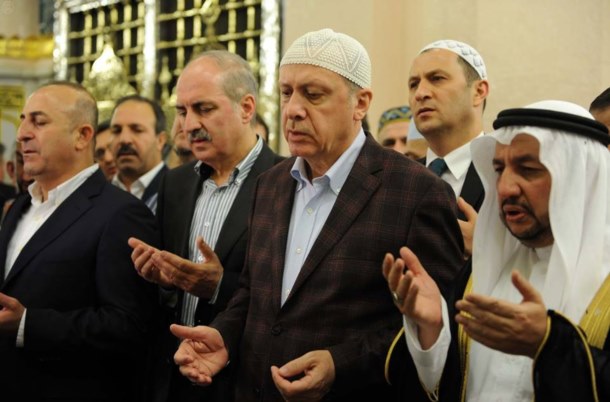 Erdoğan huzurda namaz kıldı 9