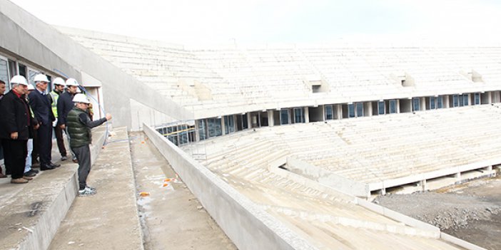 Trabzonspor'dan Akyazı Spor Kompleksi'ne Ziyaret