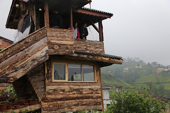 Rizeli Bunu Yaptı 'Ağaçkondu Konağı' 5