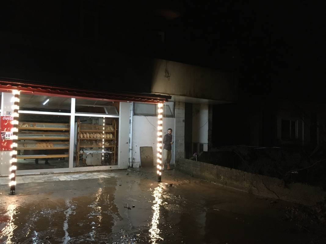 Rize'de Sel ve Heyelan Etkili Oldu 10