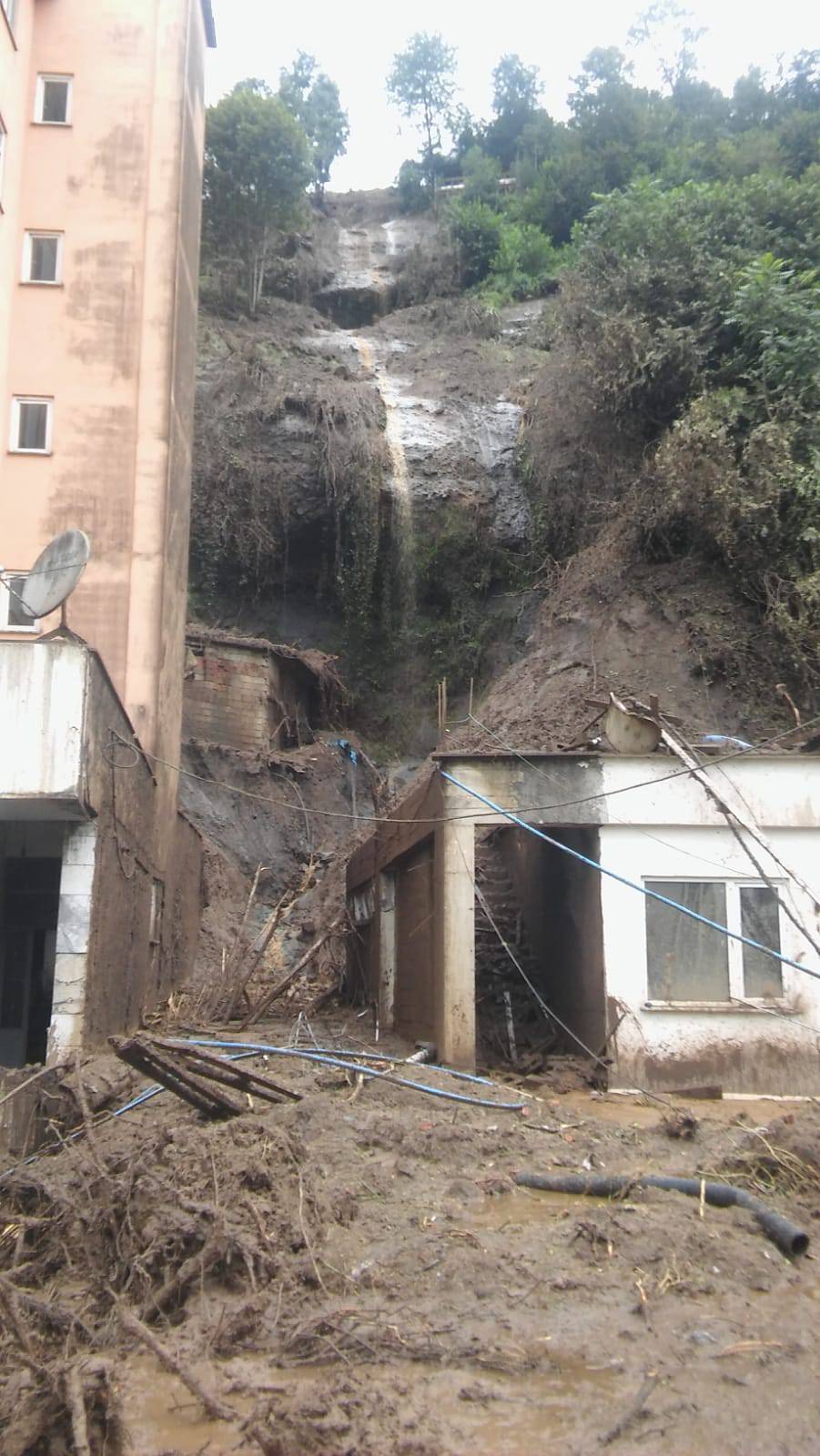Rize'de Sel ve Heyelan Etkili Oldu 16