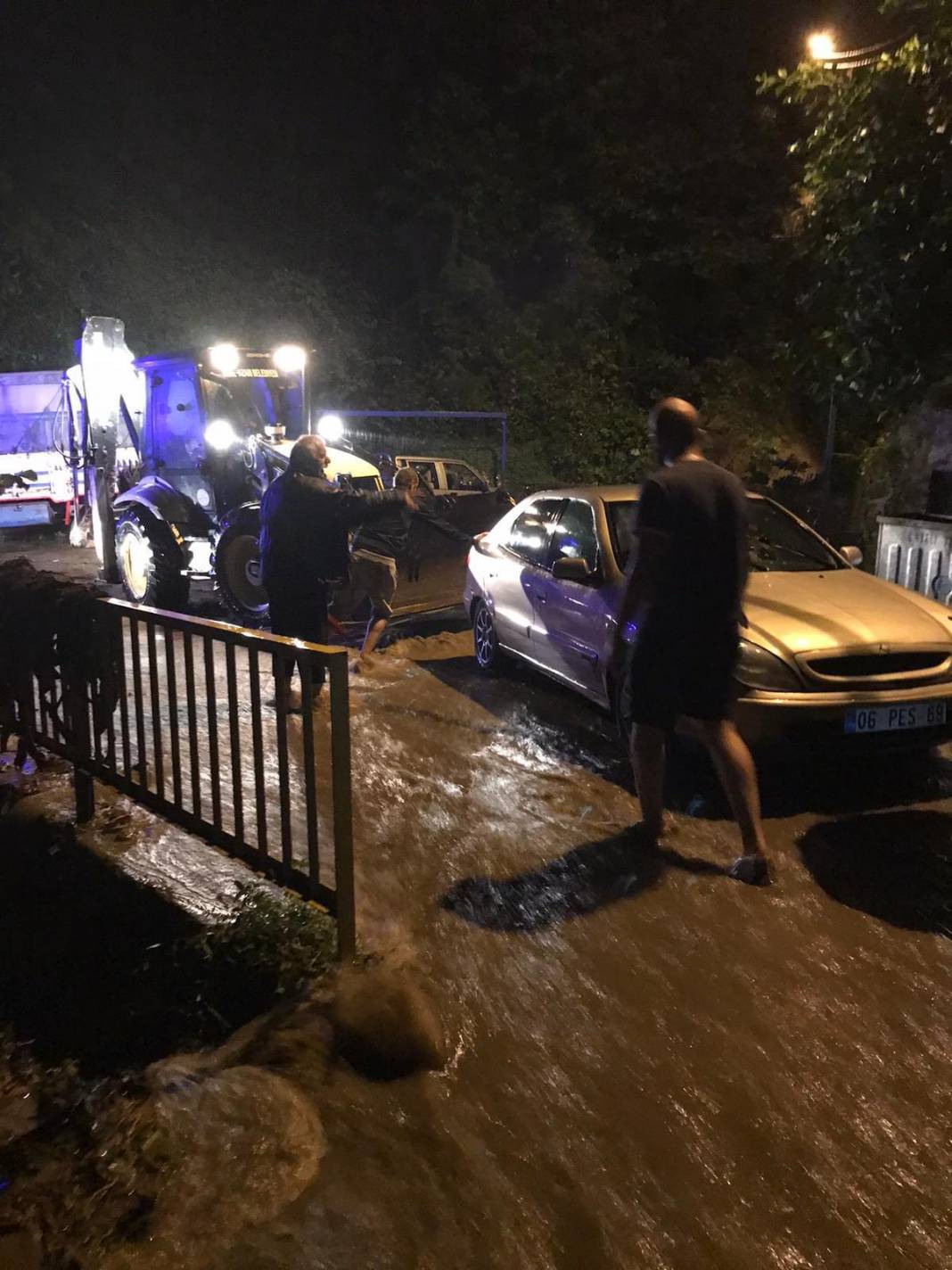 Rize'de Sel ve Heyelan Etkili Oldu 6