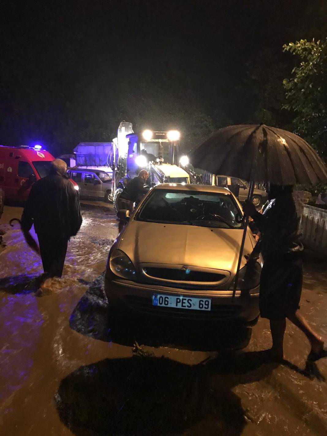 Rize'de Sel ve Heyelan Etkili Oldu 7