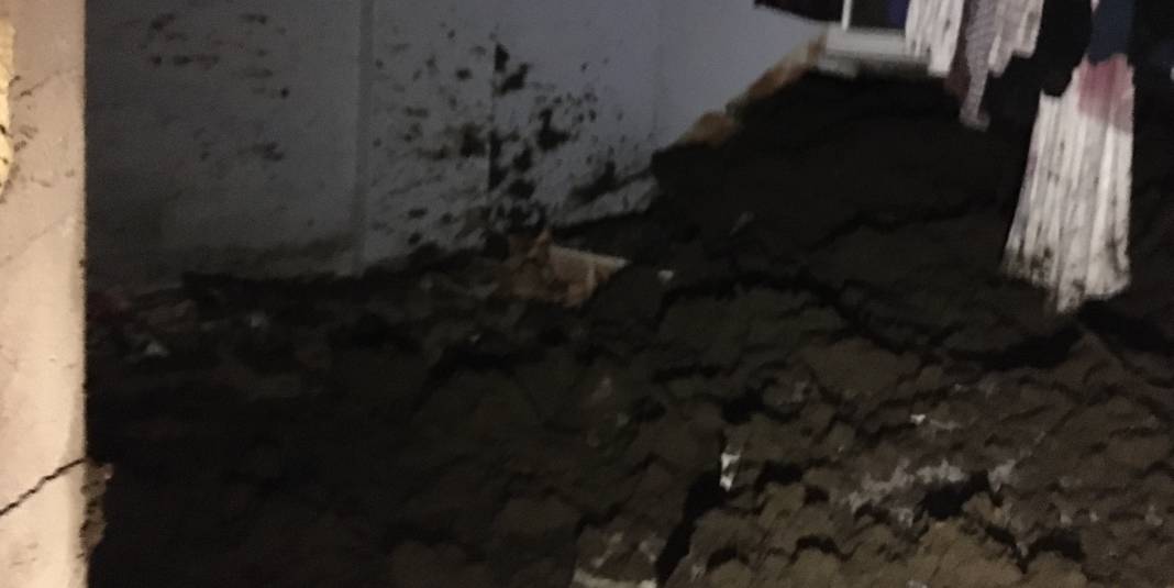 Rize'de Sel ve Heyelan Etkili Oldu 9