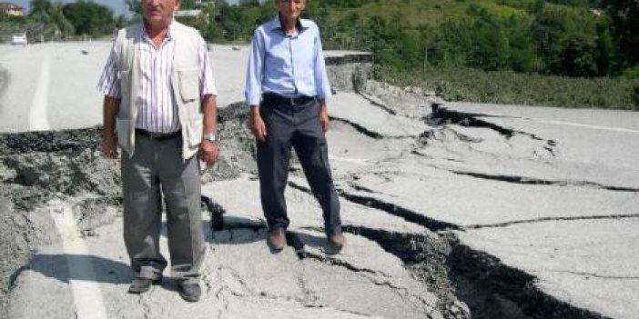 Yol İkiye Ayrıldı