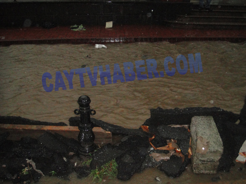 Rize'de Hayat Felç Oldu 1