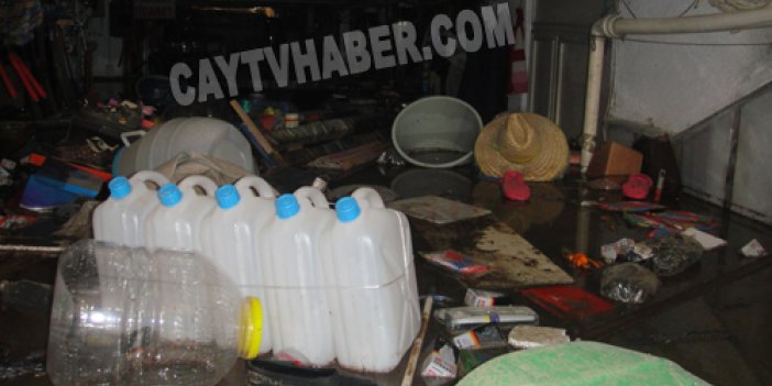 Rize'de 400 İşyerini Su Bastı