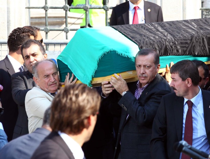 Tenzile Erdoğan'ın cenazesi kılındı 13