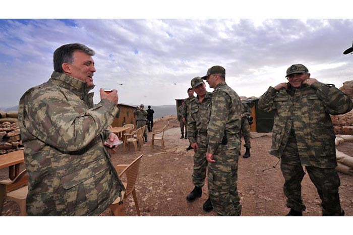 Başkomutan sınırda 2