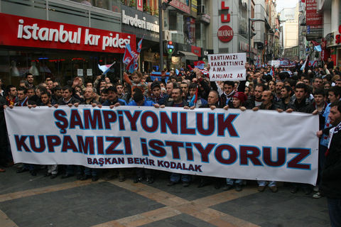 Trabzonsporlu Taraftarlardan protesto yürüyüşü 4