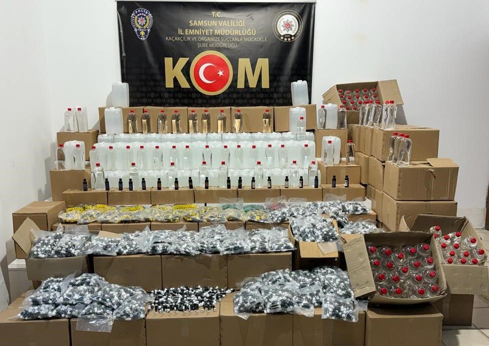 SAMSUN'DA POLİS EKİPLERİNCE YAPILAN ÇALIŞMADA BİN 599 LİTRE ETİL ALKOL ELE GEÇİRİLDİ