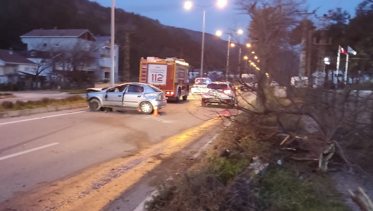 SAMSUN'UN YAKAKENT İLÇESİNDE MEYDANA GELEN TRAFİK KAZASINDA 70 YAŞINDAKİ KADİR ÖZGÜVEN HAYATINI KAYBETTİ