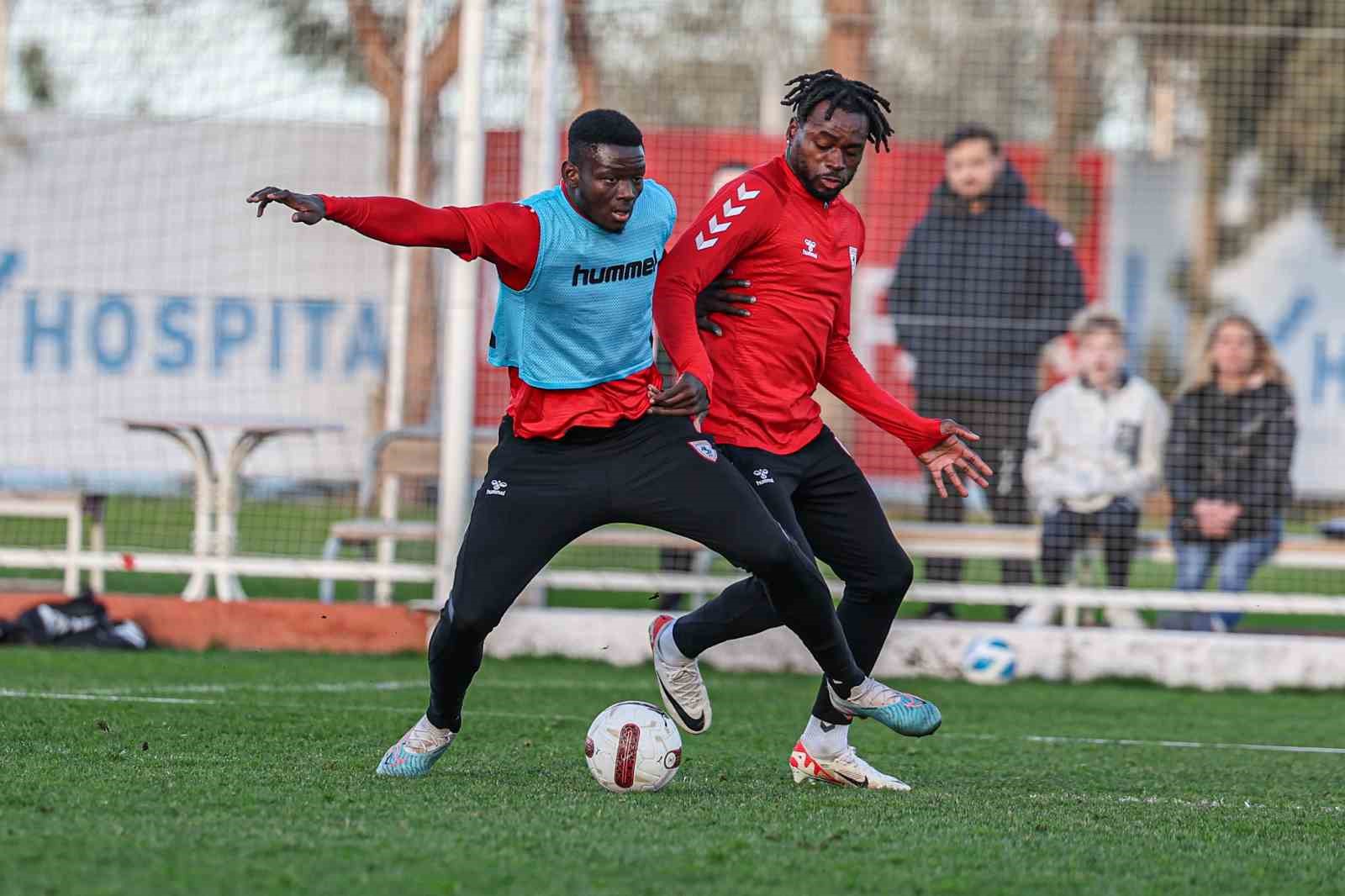 FIFA TARAFINDAN İKİ DÖNEM TRANSFER YASAĞI CEZASI ALAN SAMSUNSPOR, AFRİKA ULUSLAR KUPASI'NA GİDEN 3 FUTBOLCUSUNDAN DA EN AZ 1 AY YARARLANAMAYACAK