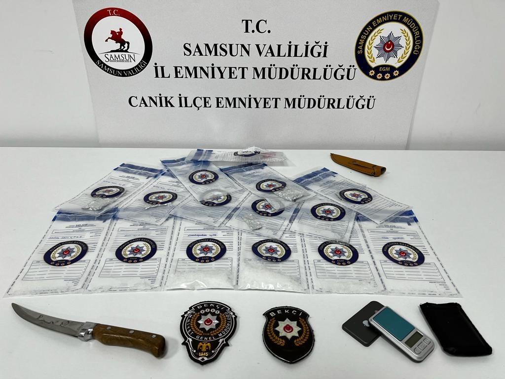 SAMSUN İL EMNİYET MÜDÜRLÜĞÜ EKİPLERİNCE YAPILAN ÜST ARAMASINDA 47,65 GRAM METAMFETAMİN ELE GEÇEN 3 ŞAHIS GÖZALTINA ALINDI