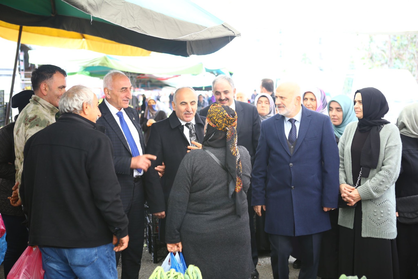 AK PARTİ RİZE MİLLETVEKİLİ AV. HARUN MERTOĞLU ARDEŞEN’DE GERÇEKLEŞTİRMİŞ OLDUĞU PROGRAMLARDA “BURADA ESAS OLAN MİLLETİNE HİZMET ETMEK İÇİN BİR ARAYA GELEN İNSANLARIN ENERJİSİDİR, SİNERJİSİDİR. AK PARTİ MİLLETİN HİKAYESİDİR