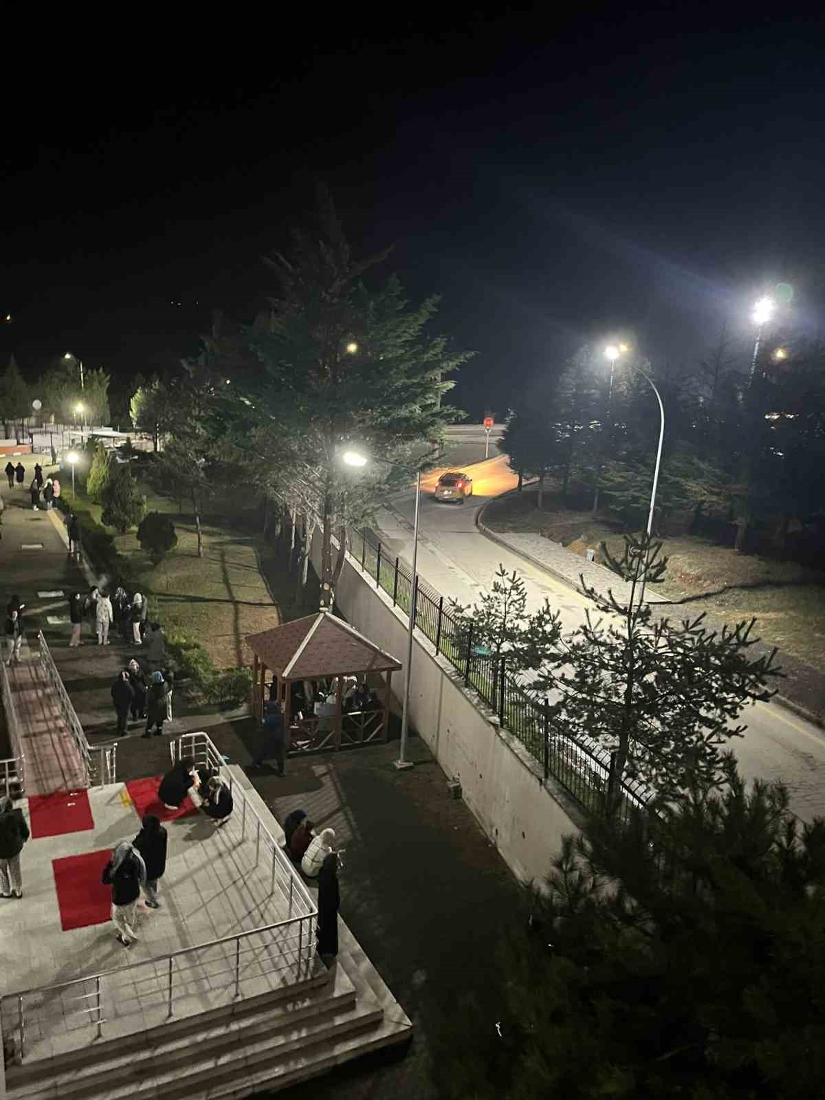 BOLU'DA GECE SAAT 01.03'TE 4.2 BÜYÜKLÜĞÜNDE DEPREM MEYDANA GELDİ