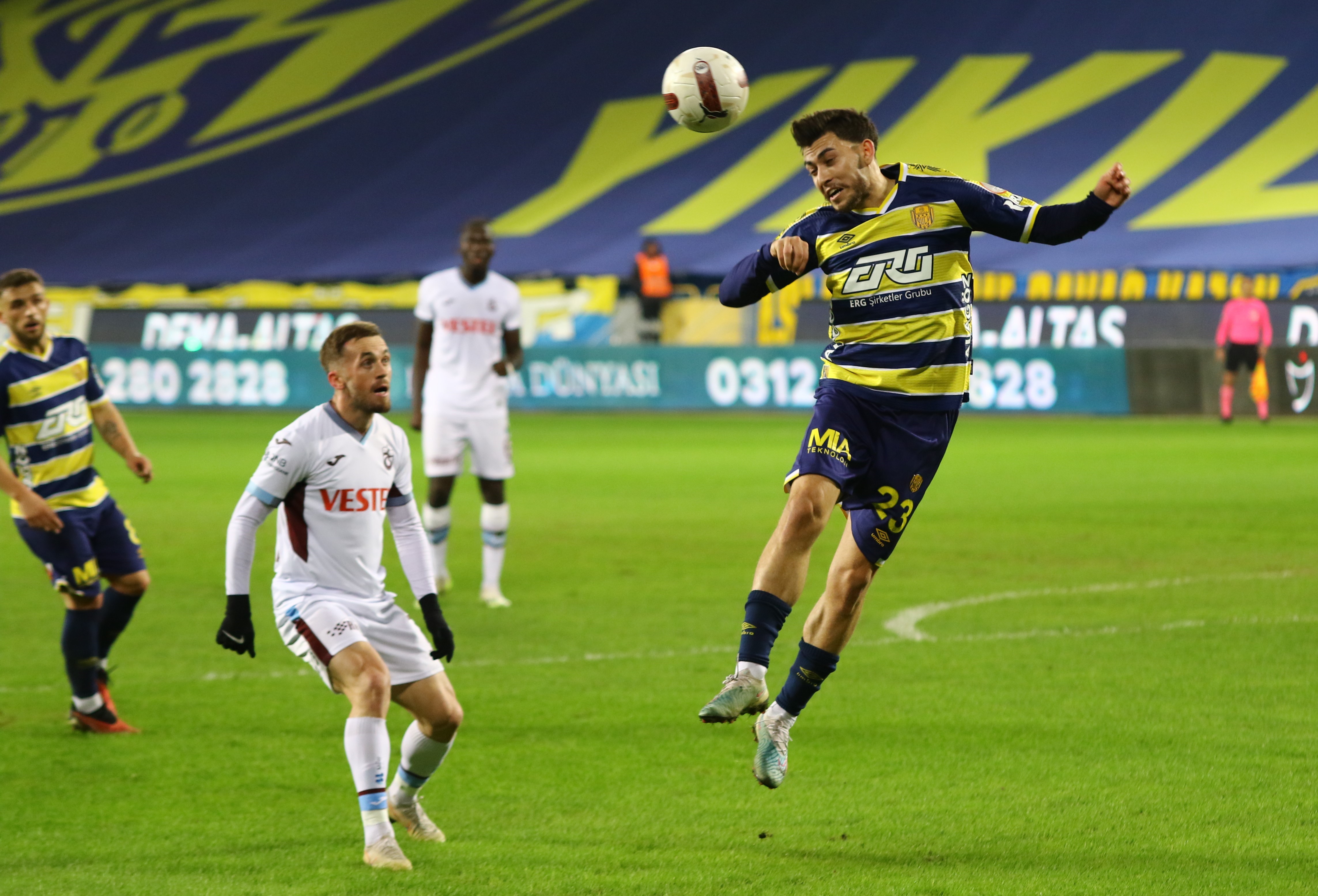 TRENDYOL SÜPER LİG'İN 19. HAFTASINDA MKE ANKARAGÜCÜ , SAHASINDA TRABZONSPOR'A 1 - 0 MAĞLUP OLDU