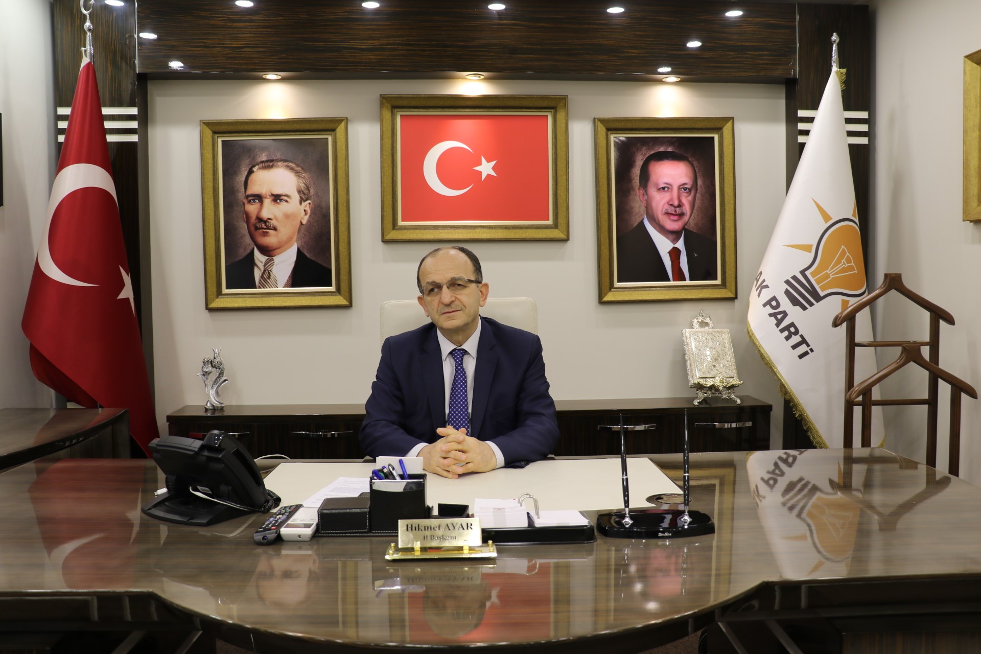 AK PARTİ RİZE İL BAŞKANI HİKMET AYAR ÜÇ AYLARIN HABERCİSİ REGAİB KANDİLİ MÜNASEBETİYLE BİR KUTLAMA MESAJI YAYIMLADI.YAYINLADIĞI MESAJ CAYTVHABER.COM’DA