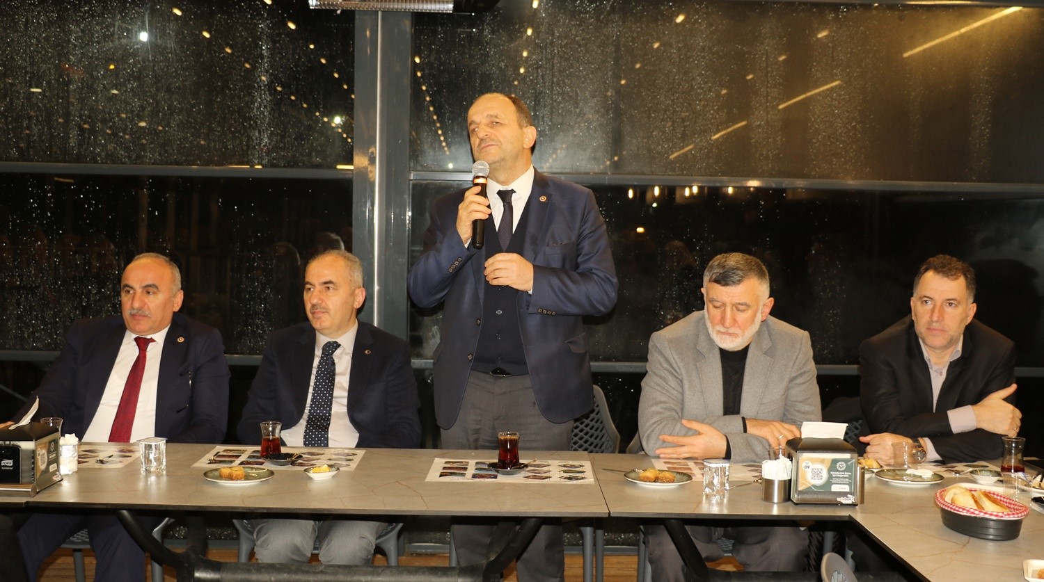 AK PARTİ RİZE İL BAŞKANI HİKMET AYAR BAŞKANLIĞINDA KURULUŞUNDAN GÜNÜMÜZE AK PARTİ RİZE ‘DE GÖREV YAPAN İL YÖNETİCİLERİ İLE BİR ARAYA GELEREK, İSTİŞARE TOPLANTISI GERÇEKLEŞTİRDİ