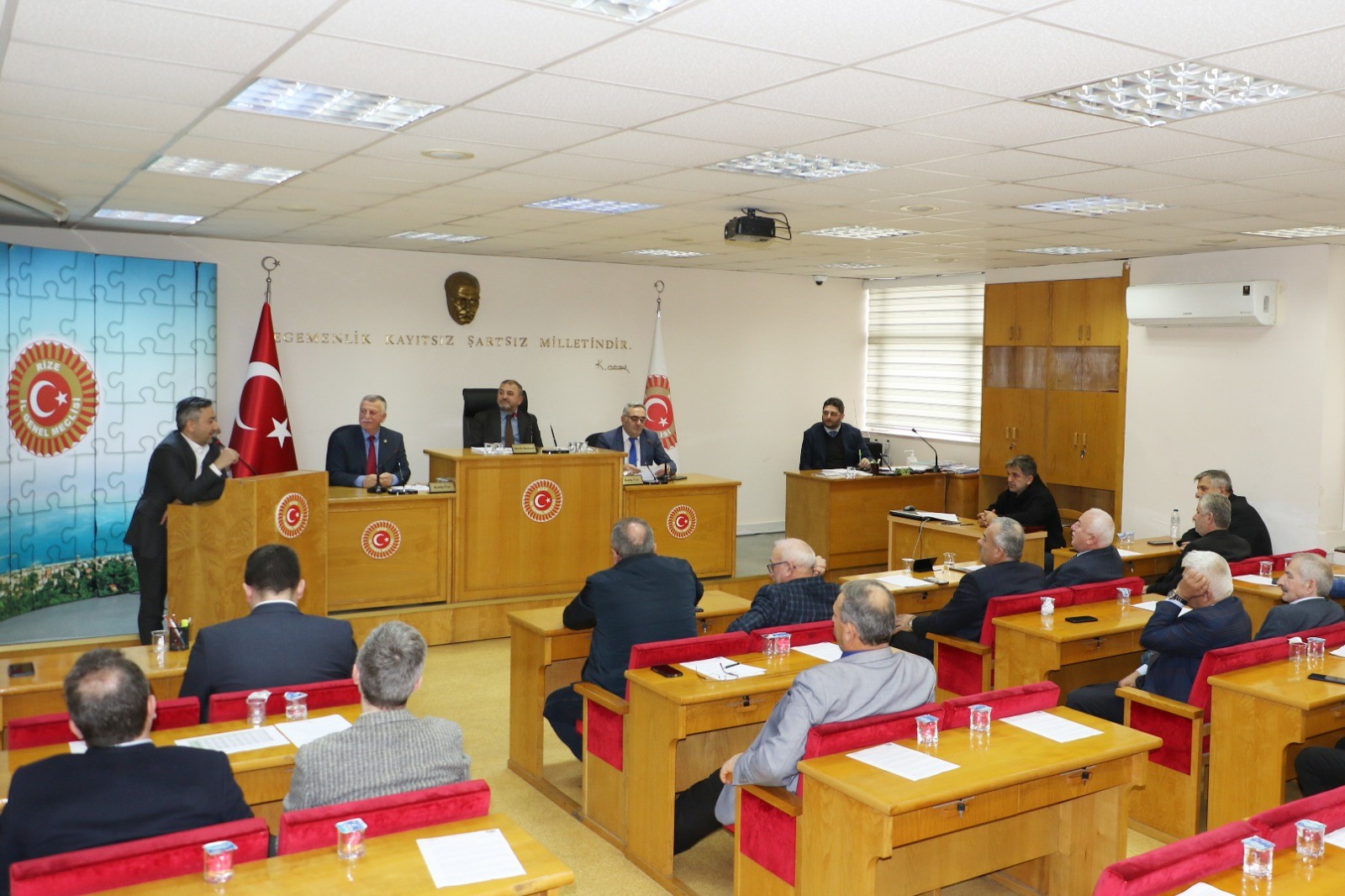 RİZE İL GENEL MECLİSİ’NİN BİR ÖNCEKİ DÖNEM MECLİS BAŞKANI İBRAHİM TÜRÜT, MECLİS BAŞKANI SABİT KARAFAZLI BAŞKANLIĞINDA YAPILAN OCAK AYI OLAĞAN TOPLANTILARININ SON BİRLEŞİMİNE KONUK OLDU