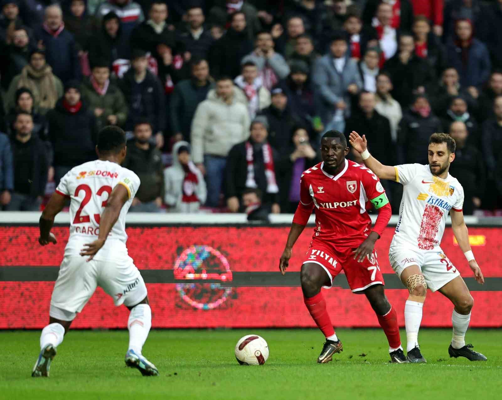 TRENDYOL SÜPER LİG 22. HAFTA MAÇINDA SAMSUNSPOR, EVİNDE KAYSERİSPOR’U 2-0 YENEREK PUANINI 25’E ÇIKARDI