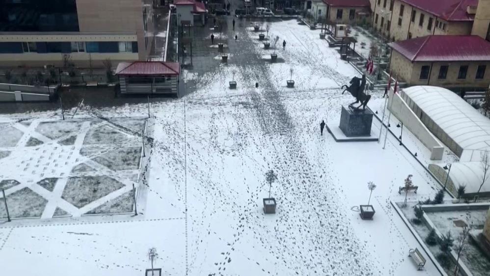 Bayburt Beyaz Bir Örtüyle Uyandı: Kar Yağışıyla Birlikte Soğuk Hava Azaldı