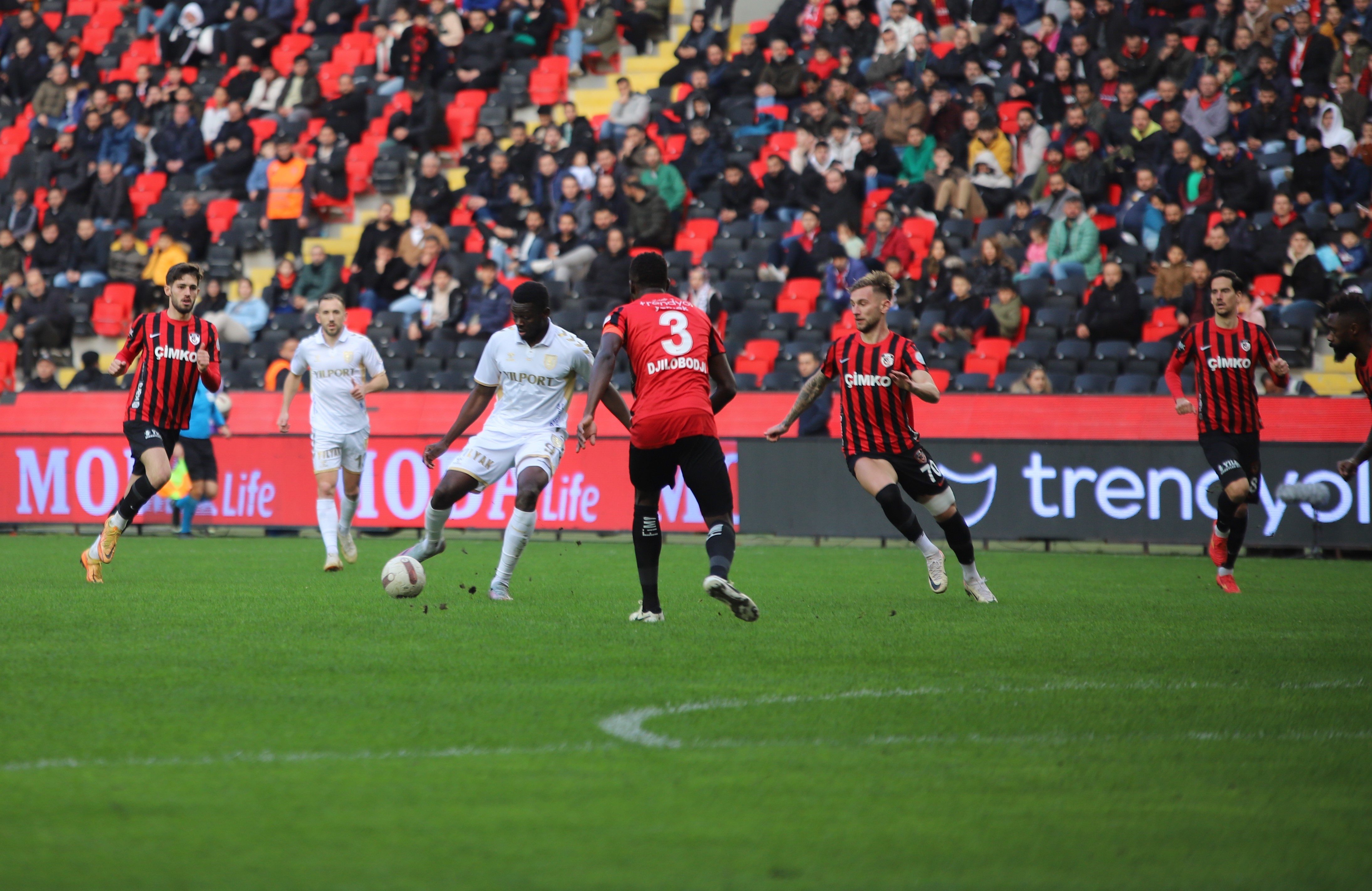 SAMSUNSPOR DEPLASMANDA GAZİANTEPSPORLA 1 - 1 BERABERE KALDI