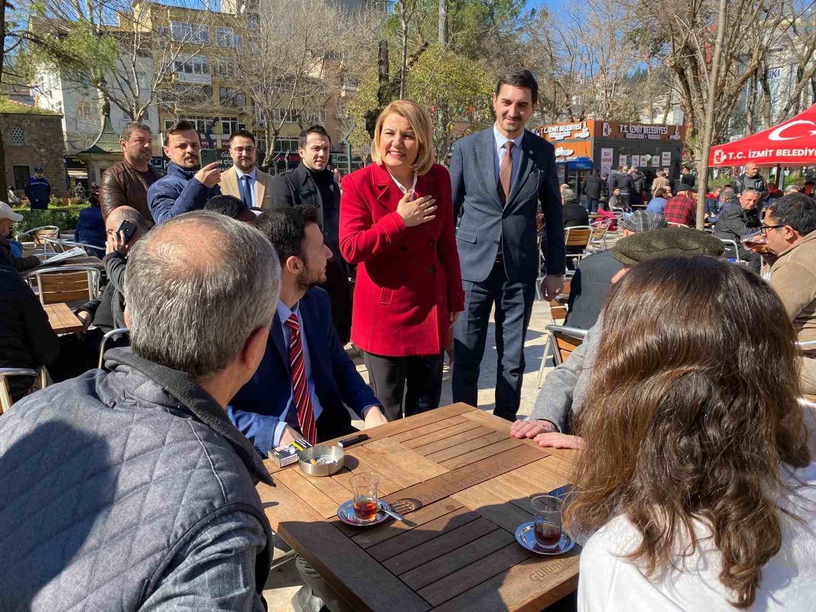 İzmit belediyesine ait Kafede Çay 3 Tl'ye düşürüldü