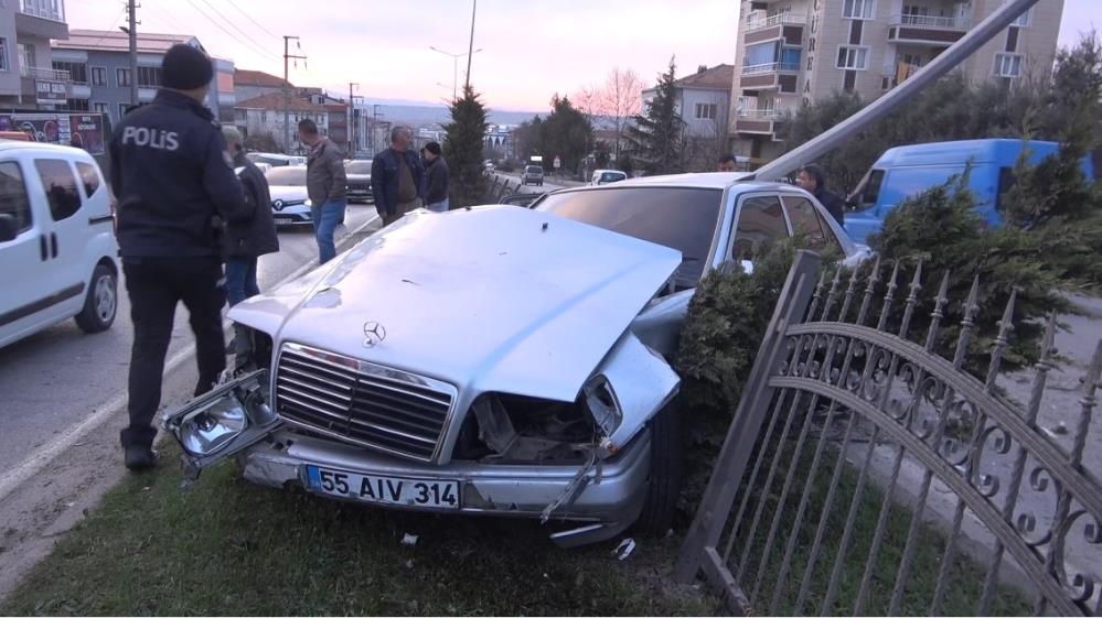 Samsun'da Kaza Yapan Otomobil Hurdaya Döndü, Sürücü Kayıplara Karıştı