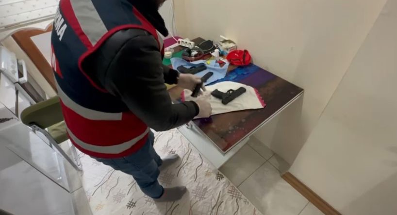 Diyarbakır merkezli Rize , Trabzon , Artvin illerinde eş zamanlı operasyonda 9 şüpheli yakalandı