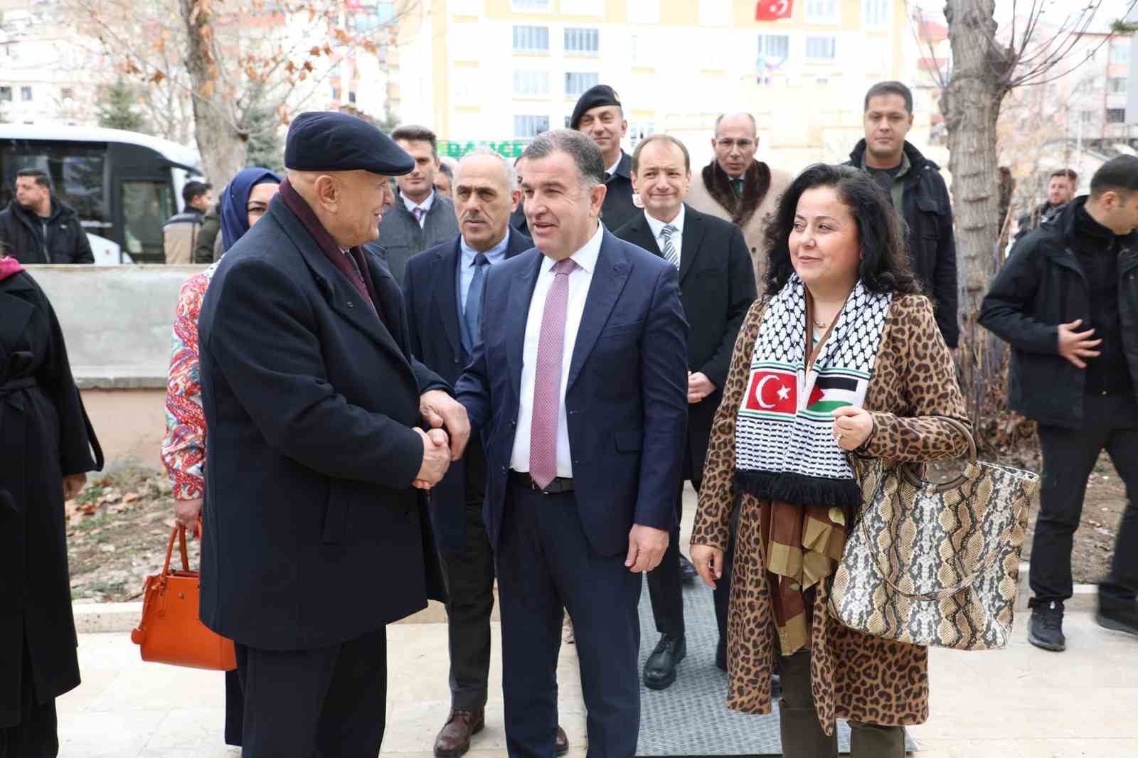 Bayburtlu Kadınların El Emekleri Filistin’e Destek Amaçlı Satışa Sunuldu