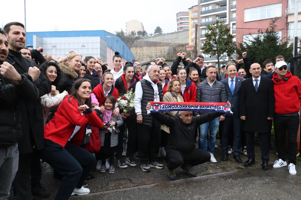 Süper Lig’e Çıkan Zonguldakspor Basket 67 Takımı’na Coşkulu Karşılama yapıldı