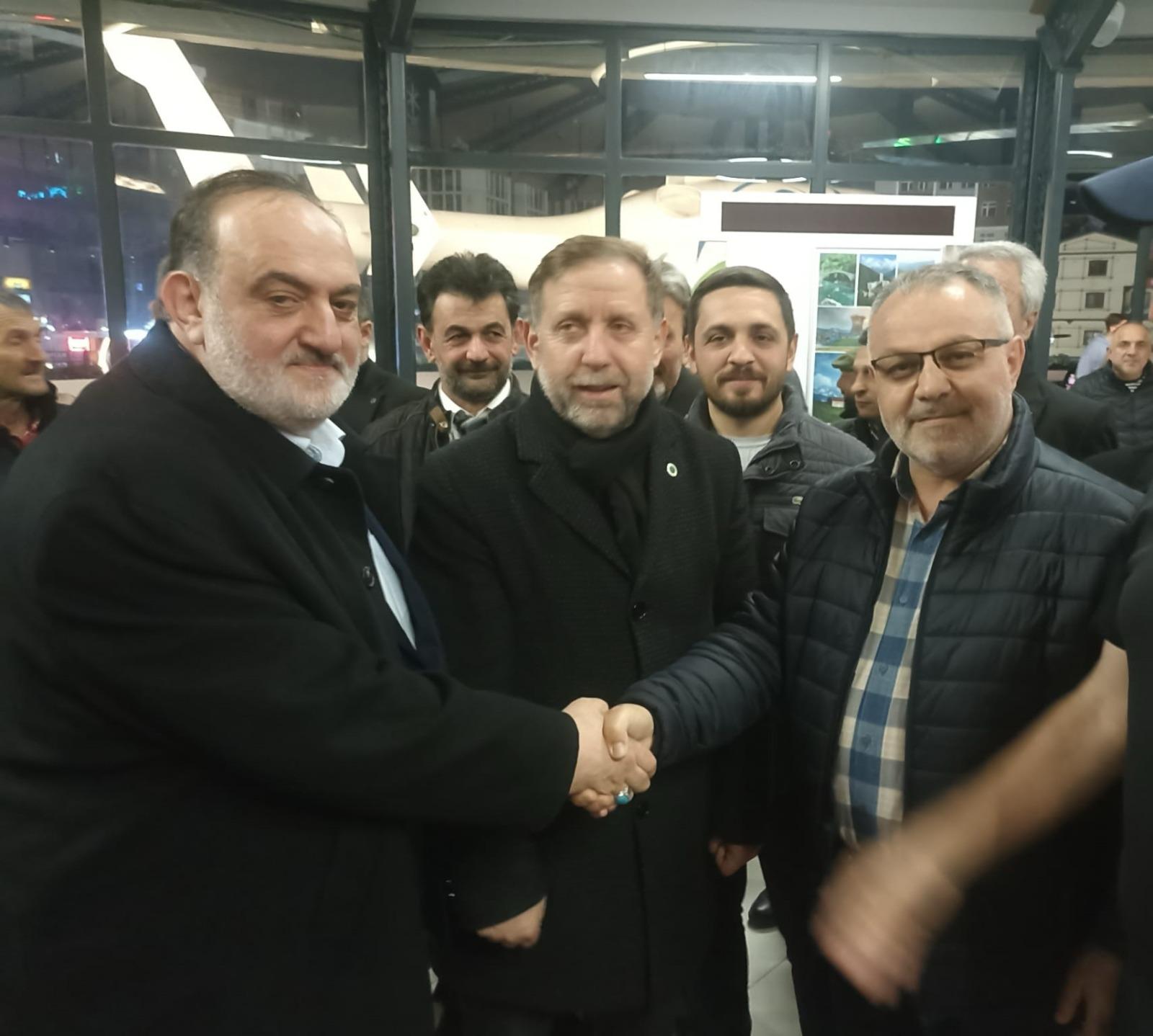 Yeniden Refah Partisi Rize Belediye Başkan Adayı Cemil Çolak Ve İl Başkanı Mehmet Akif Zerdeci, Esnaf Ve Vatandaşlarla Bir Araya Geldi