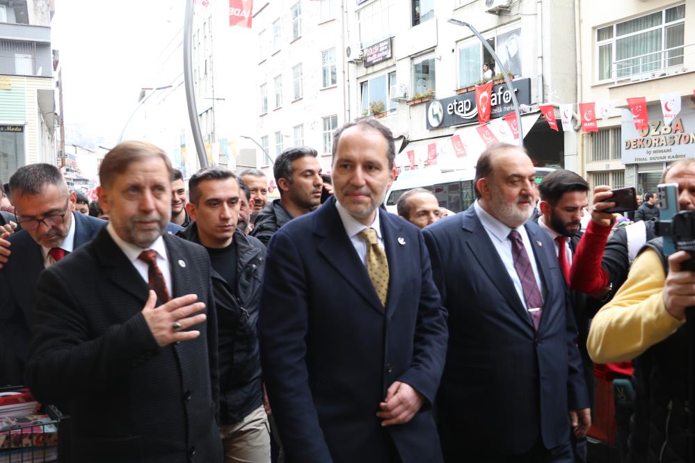 Yeniden Refah Partisi Genel Başkanı Fatih Erbakan Rize’de HalK Arasında Yürüdü