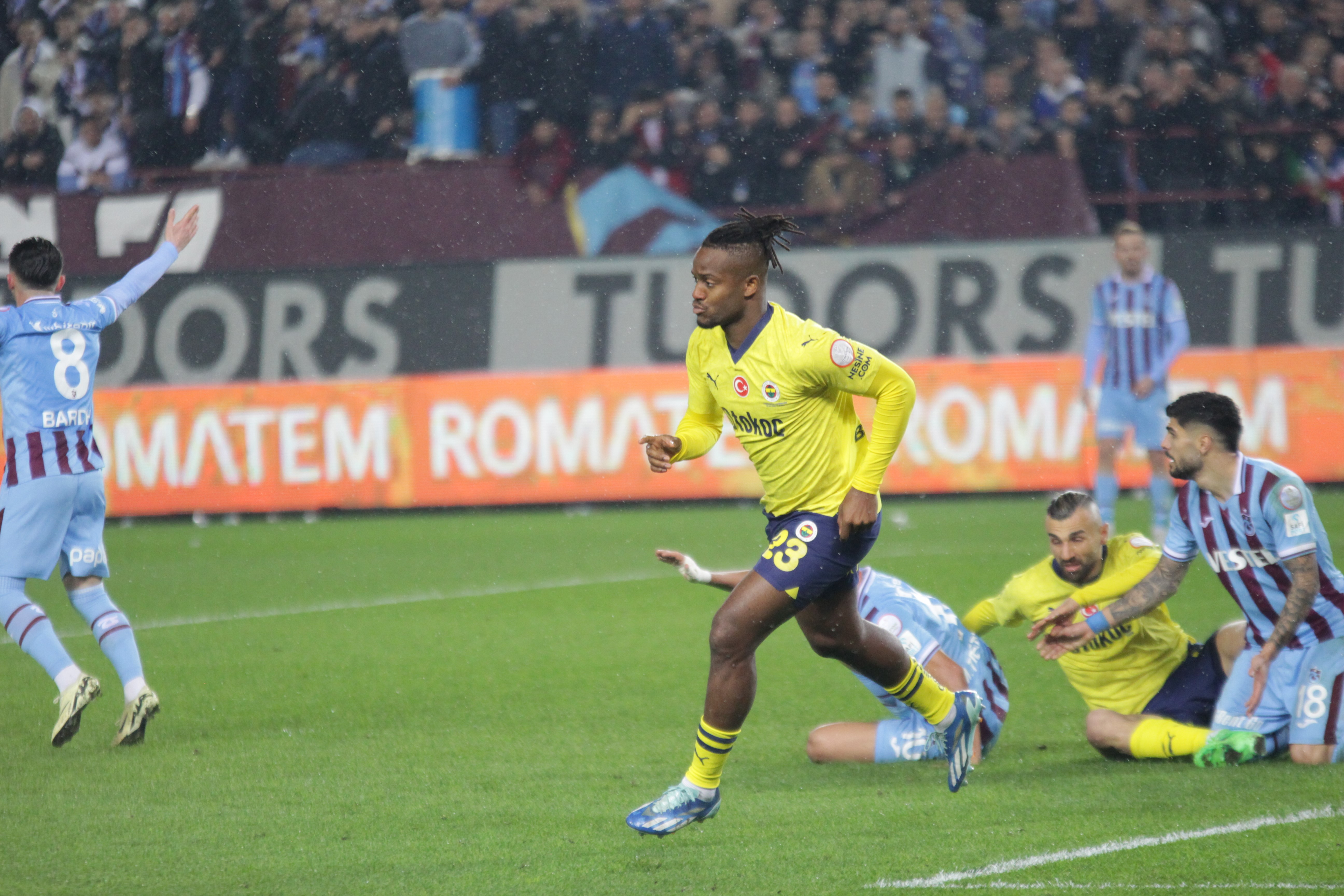 Zorlu Derbide kazanan Fenerbahçe oldu. Trabzon 2 - 3 Fenerbahçe