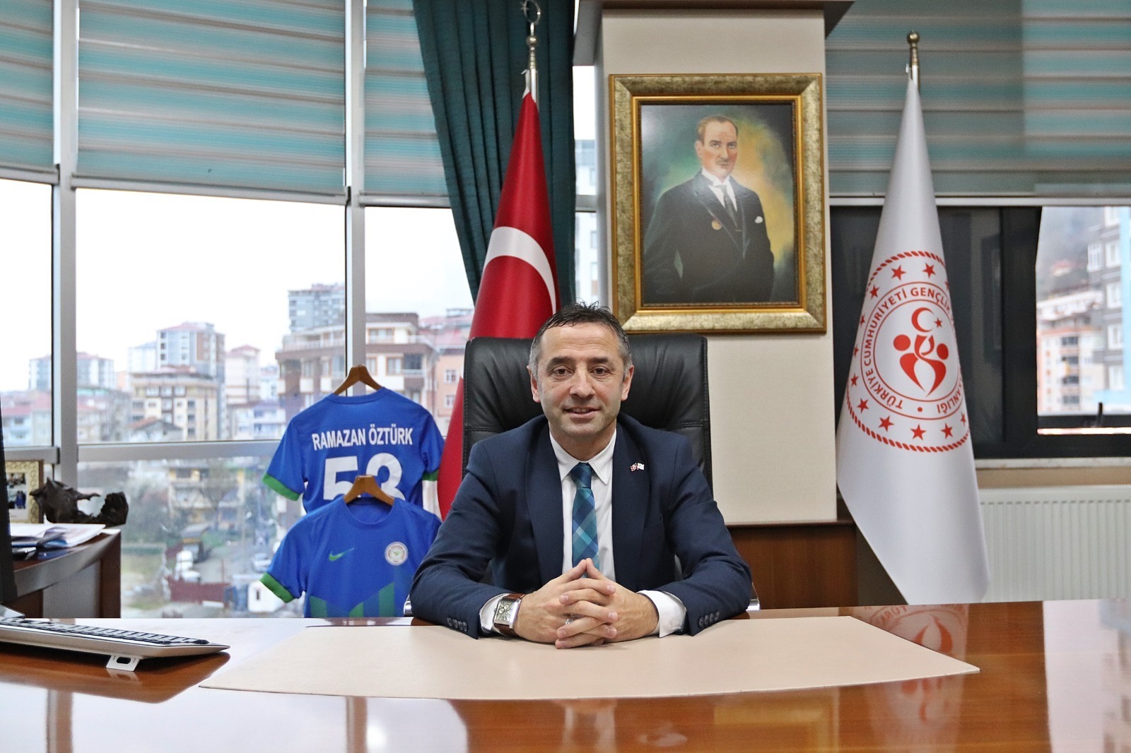 Rize Gençlik ve Spor İl Müdürlüğü’ne atanan Ramazan Öztürk'ten Anlamlı Hareket