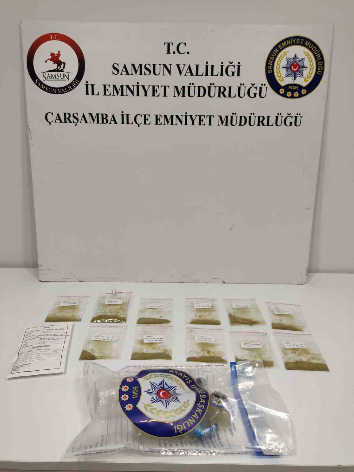 Samsun'da Şüpheli Araçta 11 Paket Uyuşturucu Ele Geçirildi: 2 Gözaltı