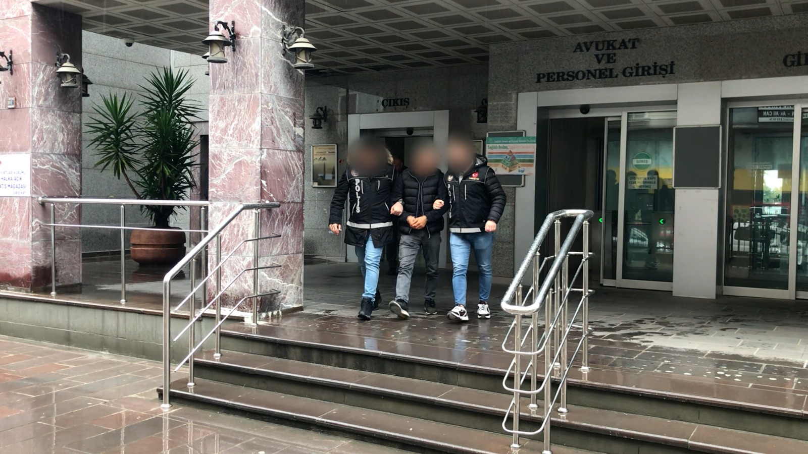 Rize'de Narkotik Operasyonunda 76 Gram Metamfetamin Ele Geçirildi, İki Şüpheli Tutuklandı