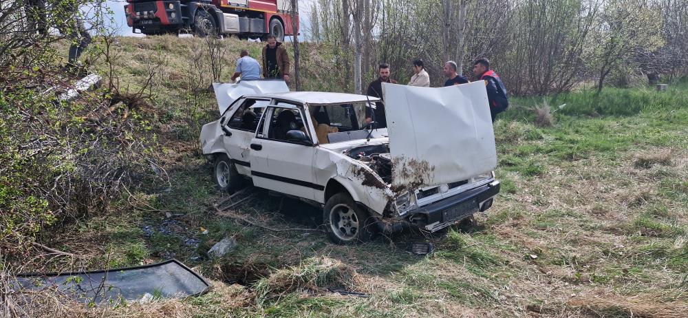 Kontrolden Çıkan Otomobil Tarlaya Uçtu: 4 Yaralı