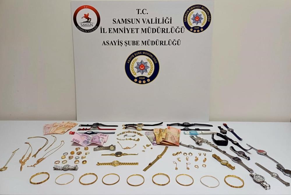 Samsun'da ’sahte Polis’ 300 Bin Tl Dolandırdı, Gerçek Polisten Kaçamadı