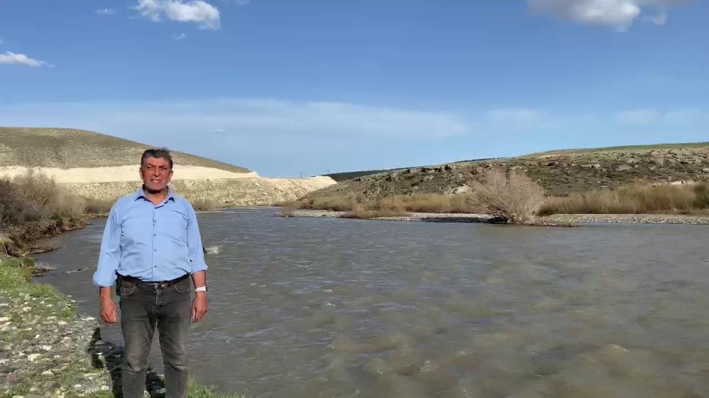 Bingöl Dağı Ve Palandöken Dağı Eteklerinde Başlayan Ermenistan'a Kadar Uzanan Aras Nehri Baharın Gelmesi İle Coştu