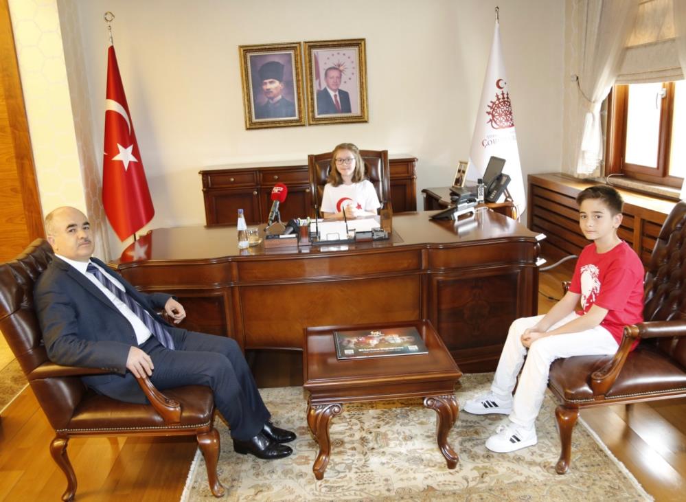 Vali Koltuğuna Oturdu, Çocuk Taraftarlar İçin Statlarda Çirkin Tezahürata Son Verilmesini İstedi
