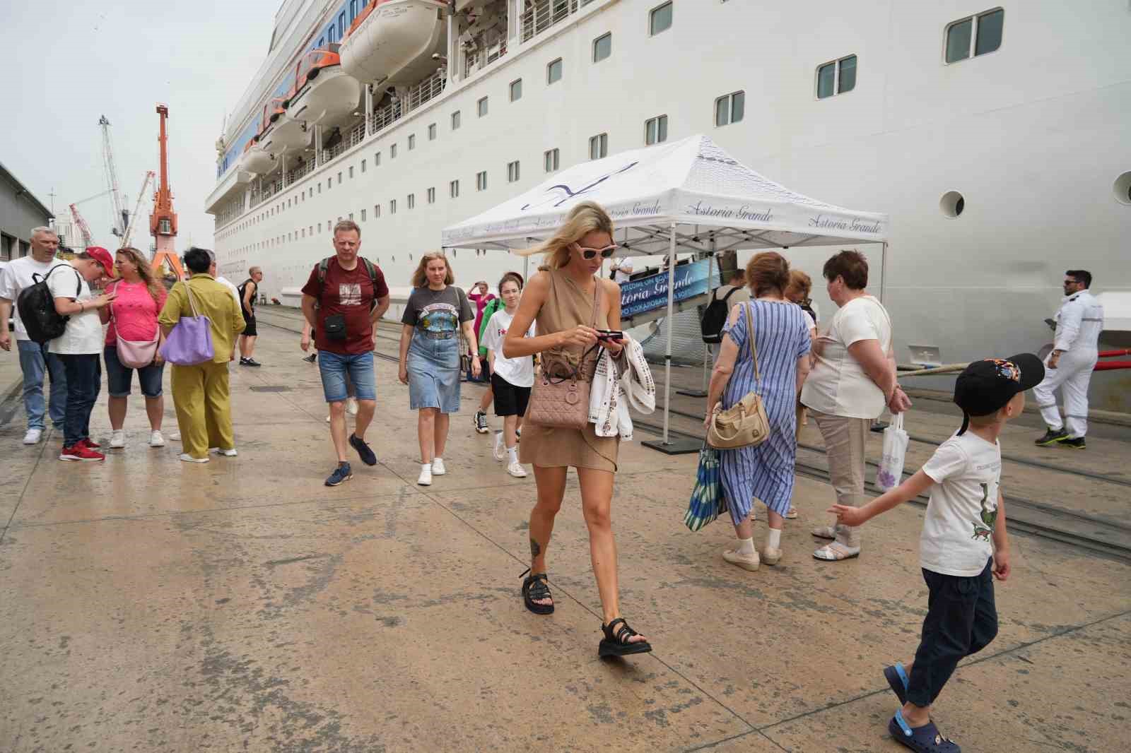 Rus turistler yeniden karadeniz'e gelmeye başladı